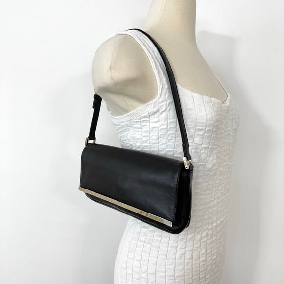 Fendi Vintage Leather Shoulder Bag in Black with Silver Logo Bar Authentic - Picture 2 of 16